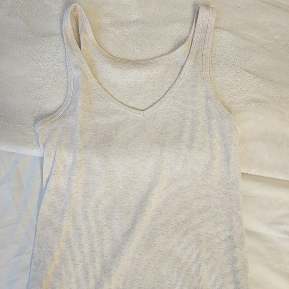 V neck tank top from Banana Republic! - Picture 4 of 7